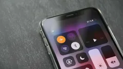 Wat er gebeurt als je je telefoon in de vliegtuigstand zet: waarom deze functie belangrijker is dan we denken