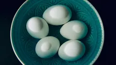 Waarom je hardgekookte eieren beter niet in een ijsbad laat schrikken